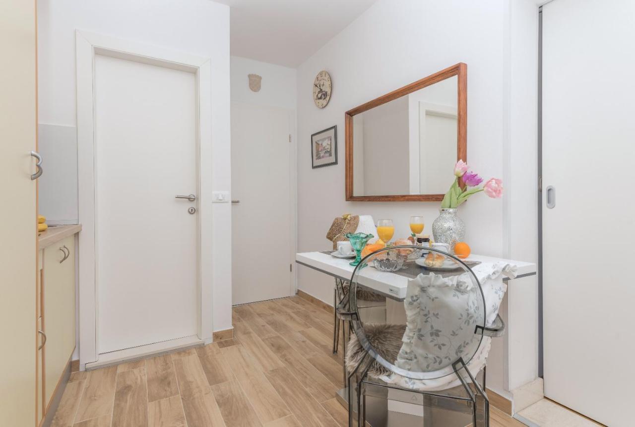 East Side Deluxe Apartman