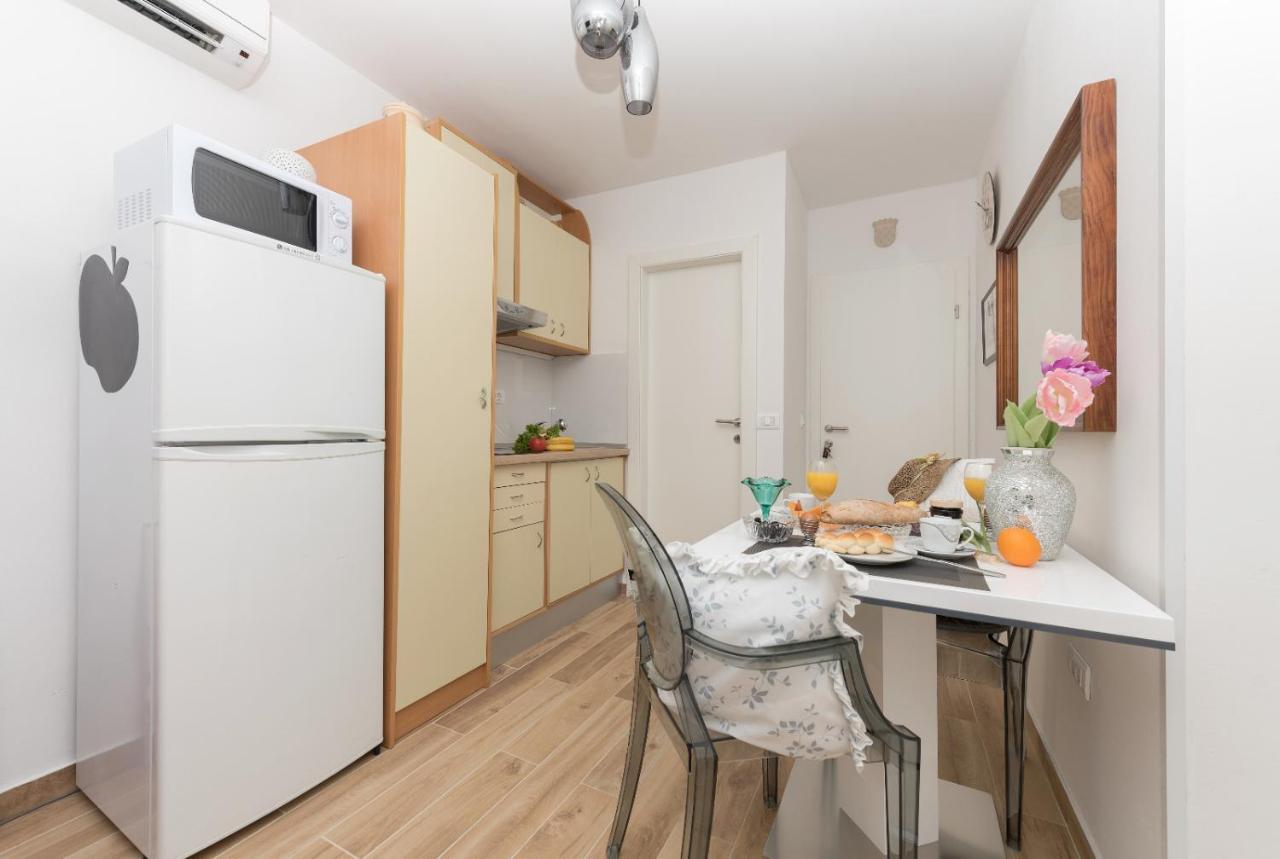 East Side Deluxe Apartman *